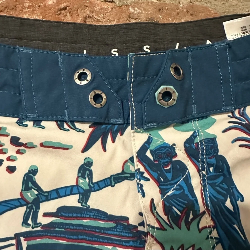 VISSLA Men's Blue and Cream Tropical Hawaiian Unlined Board Swim Shorts size 34